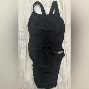 Women’s speedo bathsuit